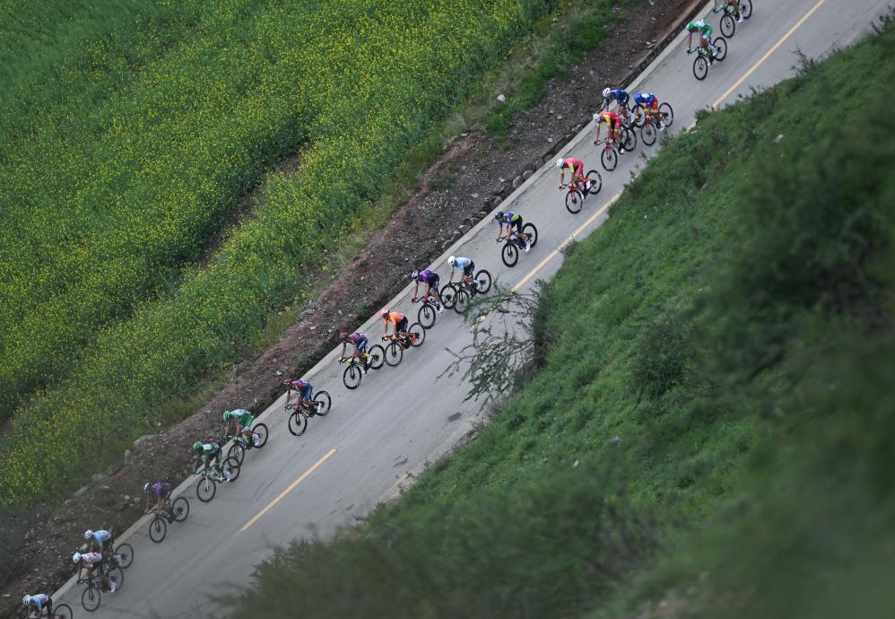 自行车——环青海湖国际公路赛第三赛段赛况