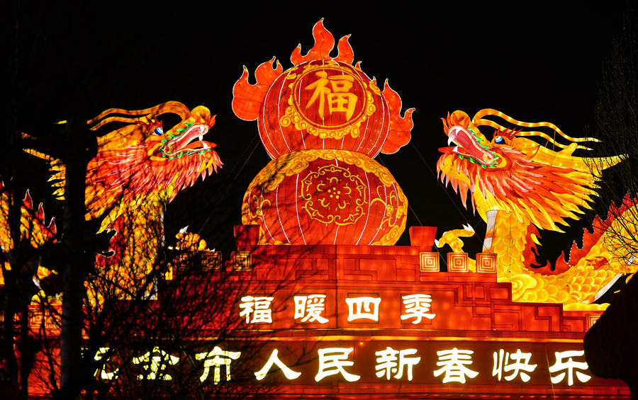 春节“气氛组”花灯就位 赋彩古城西宁