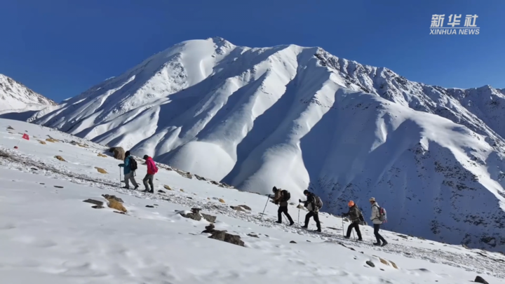 青海门源：新春踏雪岗什卡 冰雪美景醉游人  